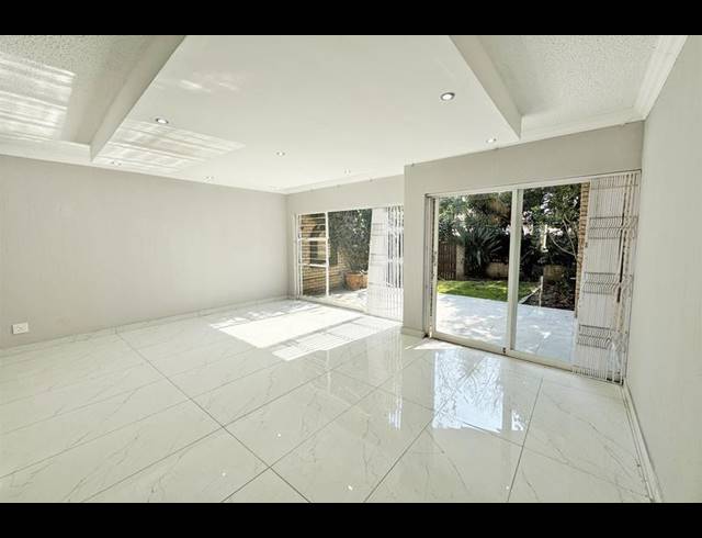 2 BEDROOM TOWNHOUSE FOR SALE IN BENMORE GARDENS